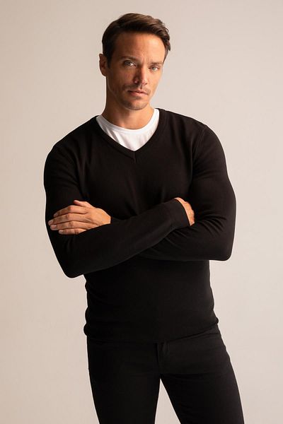 DeFacto Pulover de tricotaj premium cu decolteu în V - Regular Fit Y0799az22au
