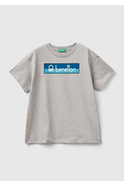 United Colors of Benetton Αγορίστικο καλοκαιρινό μπλουζάκι Benetton σε γκρι μ...