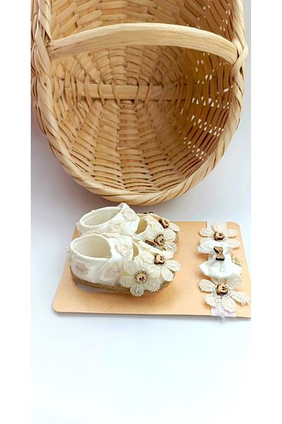 Modomood Scallop Patterned Baby Booties and Bandana Set - B888