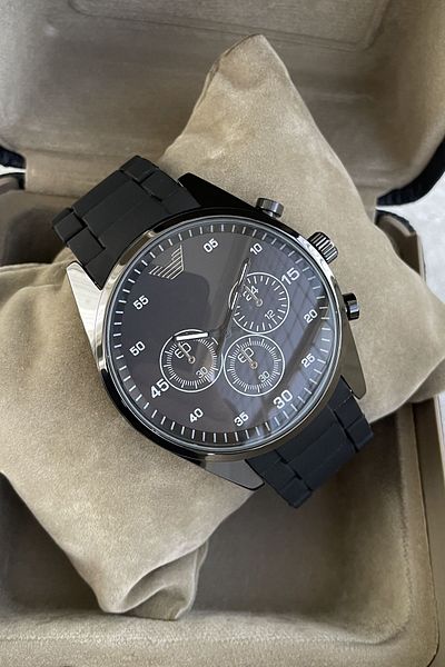 Leerybee Add Value to Every Moment with Unique Designs: Unisex Wristwatch