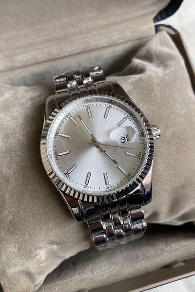 Leerybee Silver Color Premium Men's Wristwatch