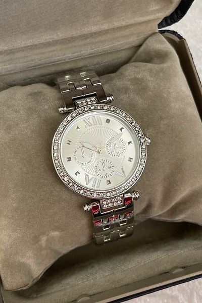Leerybee Women's Time: Stylish and Modern Clocks