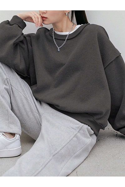 Know Women's 3 Thread Smoked Stitching Detailed Crew Neck Sweatshirt