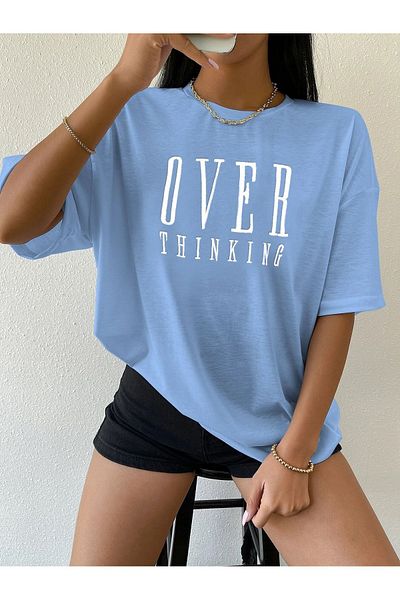 Know Γυναικείο μπλουζάκι Baby Blue Overthinking με στάμπα Oversize