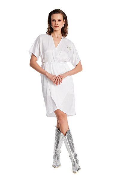 Batik Beyaz Saten Elbise