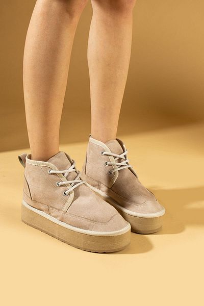Pembe Potin Γυναικείες μπότες μπεζ Nubuck με γούνινο εσωτερικό, επίπεδη χοντρή άνετη σόλα Γυναικείες μπότες με κορδόνια