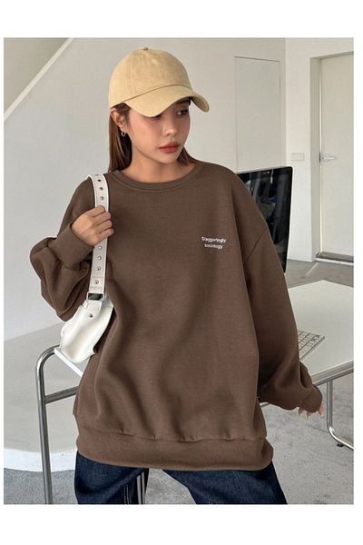 Trendseninle Γυναικείο φούτερ με λαιμόκοψη σε καφέ Staggertly printed