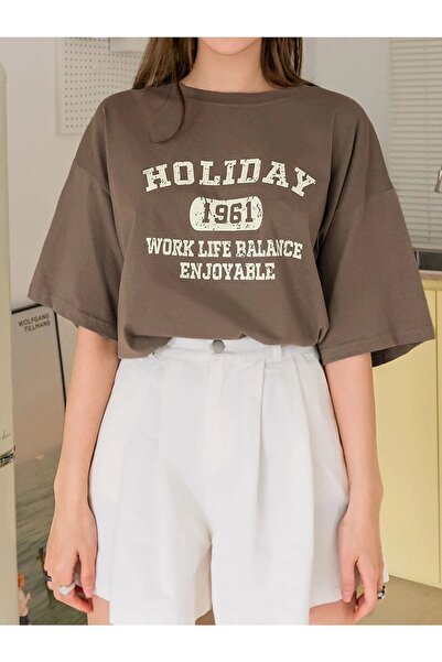 Trendseninle Dámské hnědé tričko Holiday 1961 Oversize s potiskem