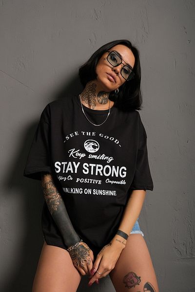 Trendseninle Tricou oversize cu imprimeu Smoked Stay Strong pentru damă