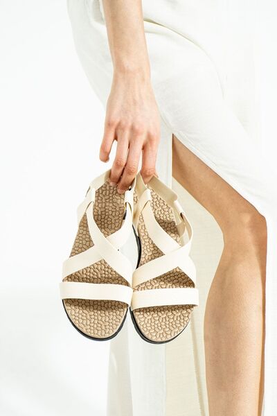 star shoes صندل جلد كريمي نسائي