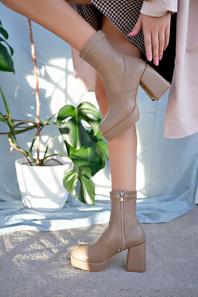 TOLGSHOES Damenstiefel mit Plateau-Absatz und Reißverschluss