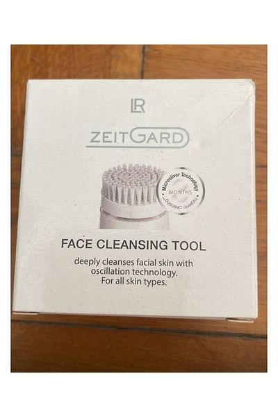 LR Zeitgard 1 Facial Cleansing Press