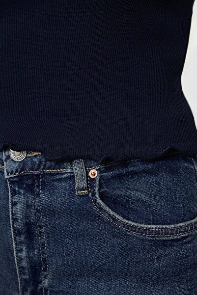 Trendyol Collection Rugalmas zsinóros sötétkék kötött CropBlouse – testhez simuló, Twoaw25bz00167