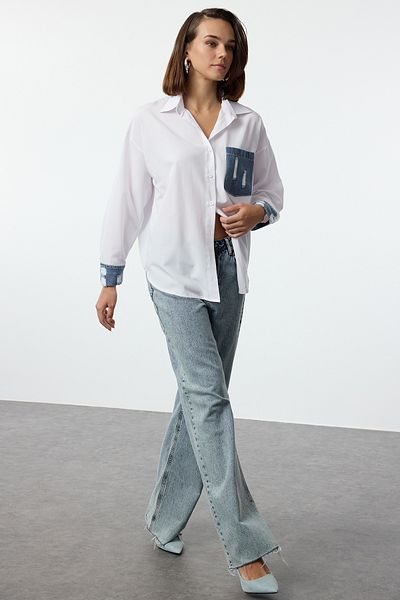 Trendyol Collection Ecru oversize tkaná košile – džínové detaily, široký střih, kapsy a manžety TWOAW25GO00047
