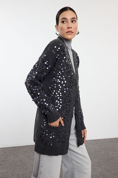 Trendyol Collection Mit Pailletten bestickte Strickjacke in Anthrazit - TWOAW25HI00154