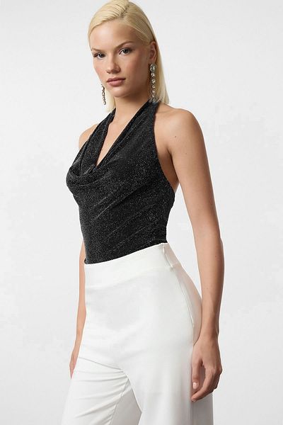 Trendyol Collection Schwarzer Glitzer-Strick-Body mit Stachelkragen TPRAW25BD00001