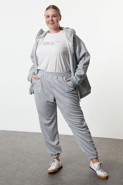 Trendyol Curve Flexible graue Jogger-Jogginghose in Übergröße – dünne elastische Beine TBBAW23AJ00002