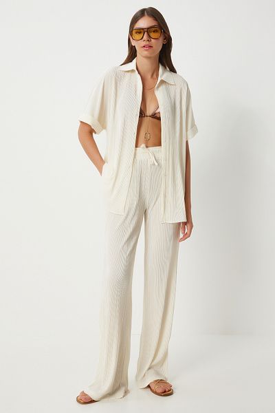 Happiness İstanbul Plissee-Set aus Hemd und Hose für Damen in Vanillefarbe - FN03218