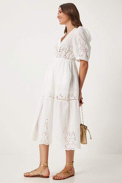 Happiness İstanbul Weißes Sommerkleid für Damen mit V-Ausschnitt und geraffter Muschelkante ES00166