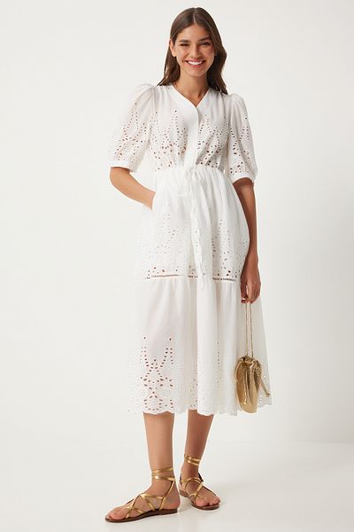 Happiness İstanbul Weißes Sommerkleid für Damen mit V-Ausschnitt und geraffter Muschelkante ES00166