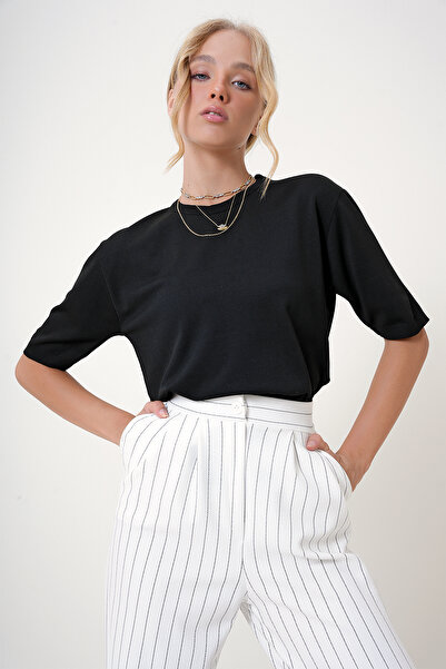 Trend Alaçatı Stili Schwarze Strickbluse - Rundhalsausschnitt, halbe Ärmel, A...