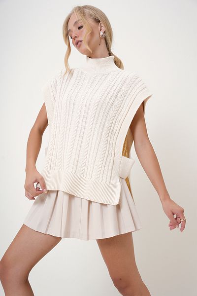 Trend Alaçatı Stili Pulover de damă de culoare vanilie - Motiv tricotat, detaliu lateral cu bandă ALC-X12505