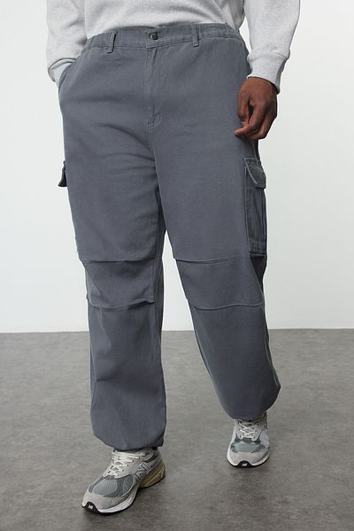 Trendyol Collection Marineblaue Hose mit lockerer Passform aus 100 % Baumwolle in limitierter Auflage in Übergröße TMNAW25AR00002