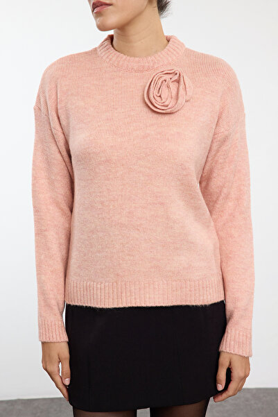 Trendyol Collection Miękki sweter z dzianiny - Powder Rose Detailed, TWOAW25KZ00094