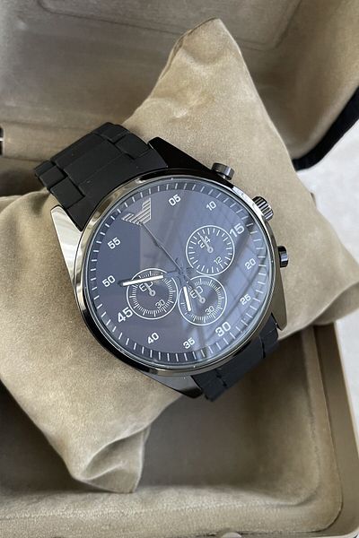 Leerybee Add Value to Every Moment with Unique Designs: Unisex Wristwatch