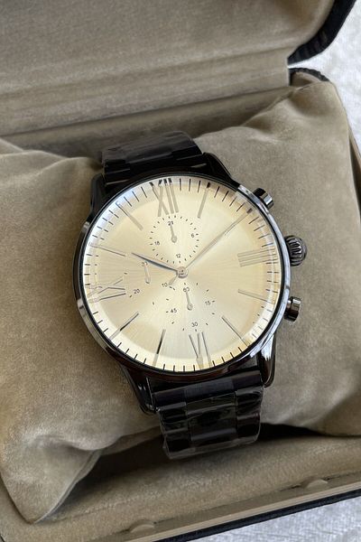 Leerybee Complete Your Style with Black Color Dazzling Men's Wristwatches!