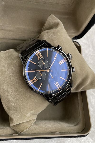 Leerybee Complete Your Style with Black Color Dazzling Men's Wristwatches!