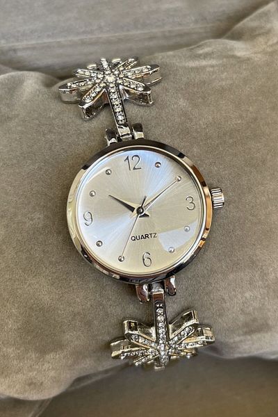 Leerybee Silver Steel Minimal Women's Wristwatch