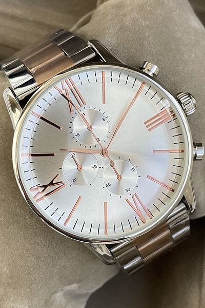 Leerybee Complete Your Style with Silver Color Dazzling Men's Wristwatches!