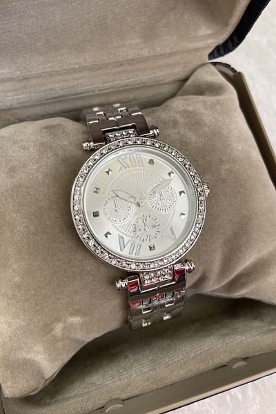Leerybee Women's Time: Stylish and Modern Clocks