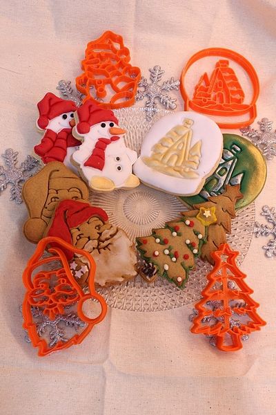 Maflen New Year Christmas Tree Santa Claus Snowman Snow Globe Set of 4 Cookies Cookie Mold