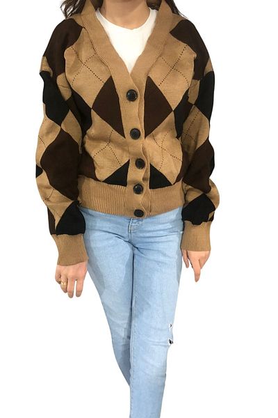 Know Brauner Cardigan mit tiefen Schultern und Rautenmuster – Knopfleiste vorne
