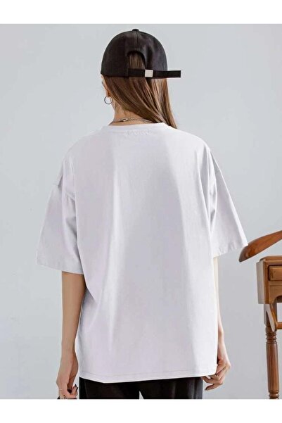 Know Women's White Funny And Rich Printed Oversize T-Shirt