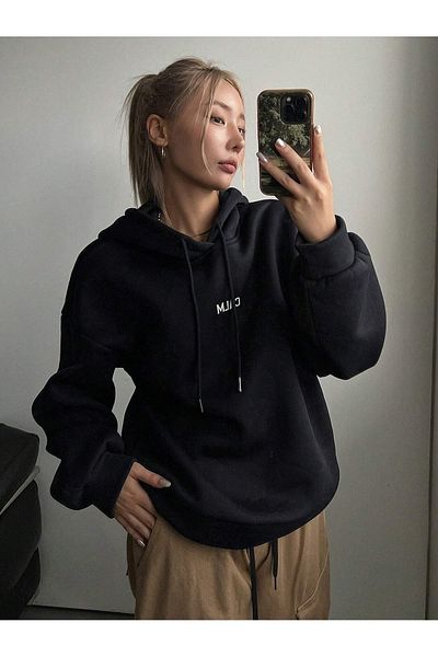 Know Dámská oversize mikina s kapucí v černém provedení s klidným růstem