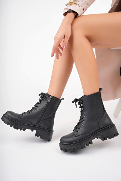 meyra'nın ayakkabıları Μαύρα ματ γυναικεία μποτάκια με φερμουάρ - Σχέδιο με κορδόνια