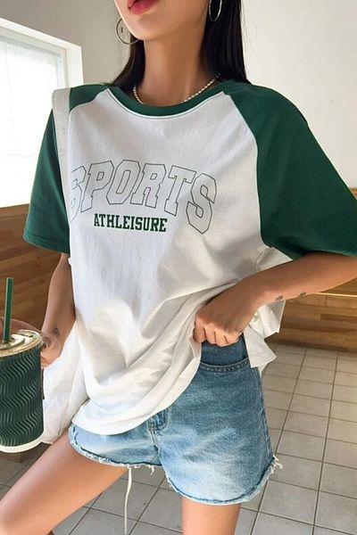 Know Übergroßes Boyfriend-T-Shirt für Damen aus Baumwolle mit weißen Ärmeln und grünem Sportdruck und Rundhalsausschnitt