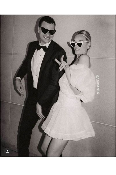 KAMPANİX Black and White 2-Piece Opportunity Set - Hearted Bride and Groom Goggles, Bride-Kina-Wedding