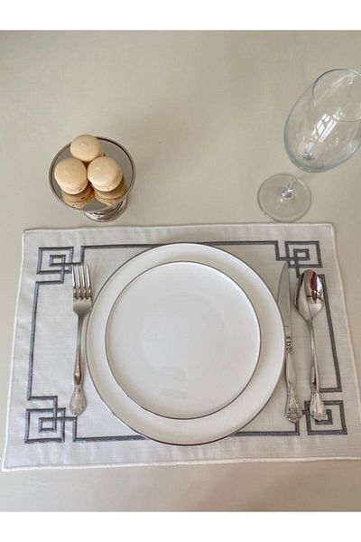LİNDA MİA Set de 6 servetele de loc cu sclipici argintii brodate geometrice