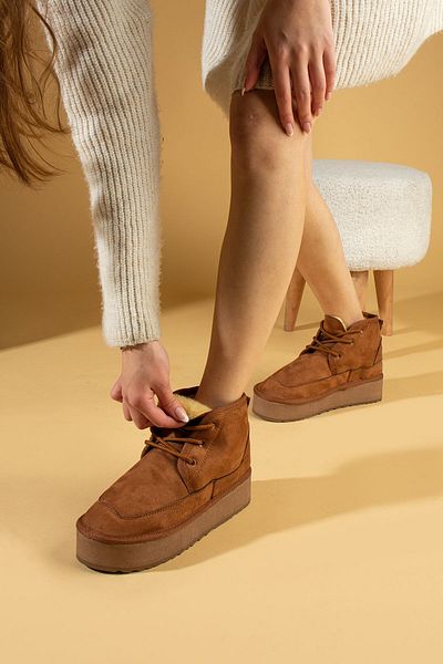 Pembe Potin Γυναικείες μπότες Tan Nubuck με γούνινο εσωτερικό, επίπεδη χοντρή άνετη σόλα Γυναικείες μπότες με κορδόνια