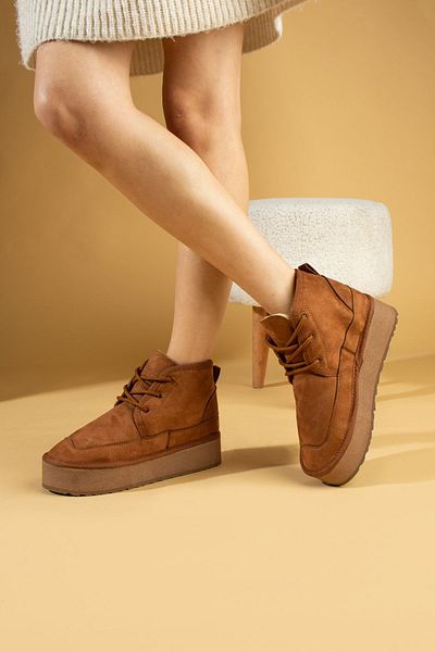 Pembe Potin Γυναικείες μπότες Tan Nubuck με γούνινο εσωτερικό, επίπεδη χοντρή άνετη σόλα Γυναικείες μπότες με κορδόνια