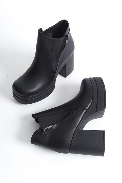 Shoesers Γυναικείες μπότες με χιαστί φερμουάρ με τακούνι πλατφόρμας - Special Design