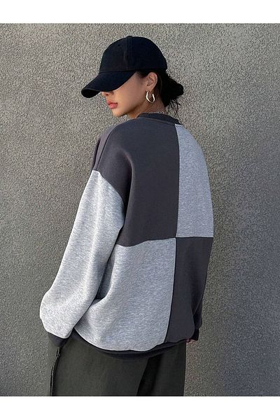 Trendseninle Дамски опушено сив суитшърт с кръгло деколте в блокчета