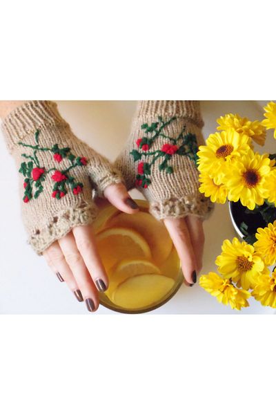 El örgüsü Floral Embroidered Fingerless Women's Gloves - Hand Knitted and Crocheted