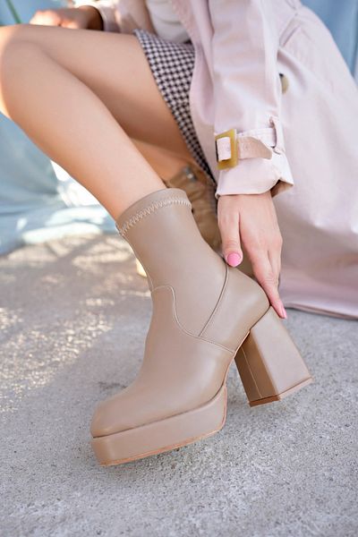 TOLGSHOES Damenstiefel mit Plateau-Absatz und Reißverschluss