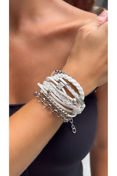 Kutcha Accessories Sade Ve Şık Beyaz Süet Deri Bileklik - Gümüş Detaylı