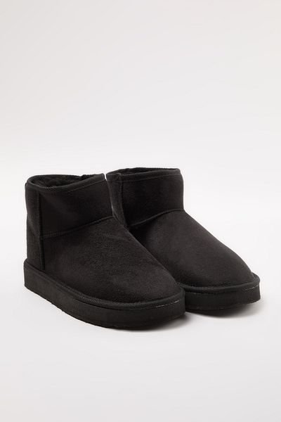 TRENDYOL SHOES Γυναικείες μπότες μαύρες γούνες με στρογγυλά δάχτυλα επίπεδες γόβες TAKAW25BO00029